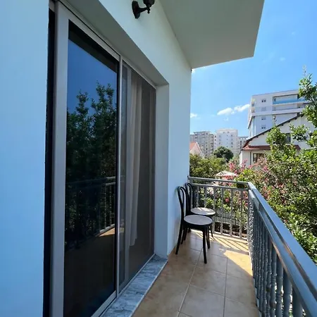 Kune, 3 * Shëngjin