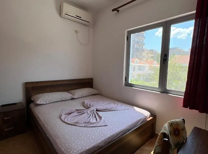Kune, 3 * Shëngjin